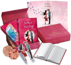 Kırmızı Kurabiye Seti - Kadife Cilt Kutulu - Özel Defter, Poster, Üç Adet Ayraç Hediyeli